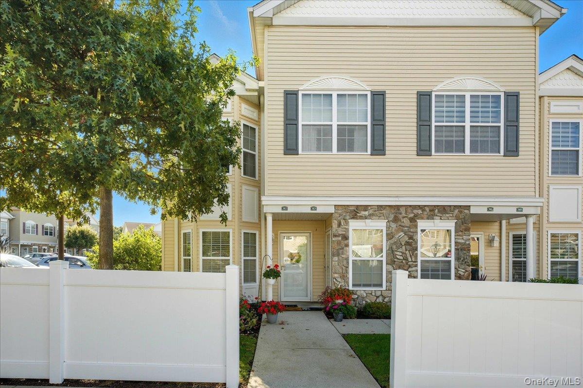 #13 photo, 383 Summer Court, ナッソー郡 East Meadow , NY 11554