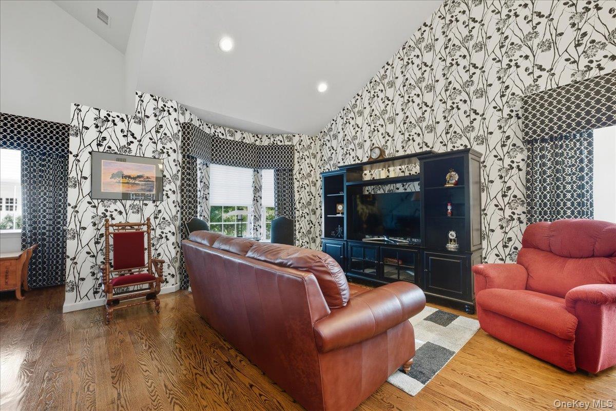 #16 photo, 383 Summer Court, ナッソー郡 East Meadow , NY 11554