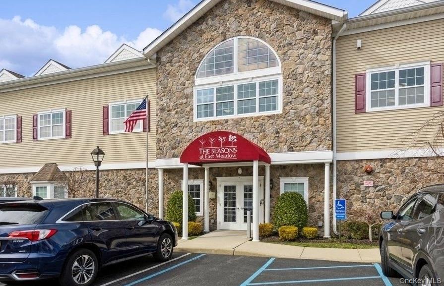 #2 photo, 383 Summer Court, ナッソー郡 East Meadow , NY 11554