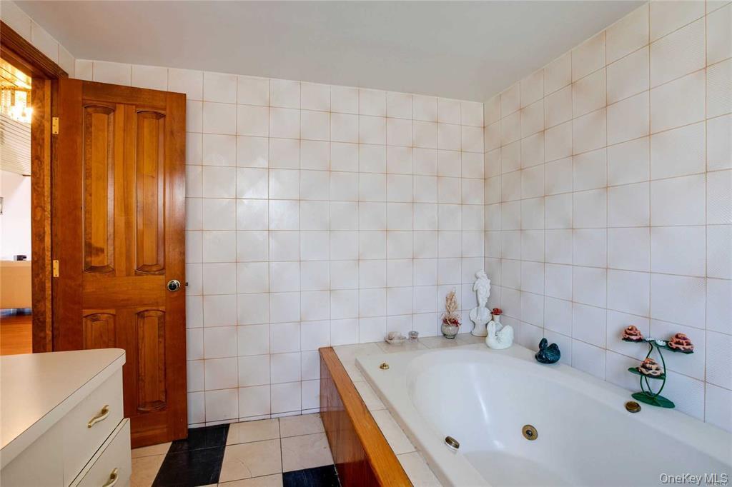 #13 photo, 2-44 149th Street, Whitestone , NY 11357