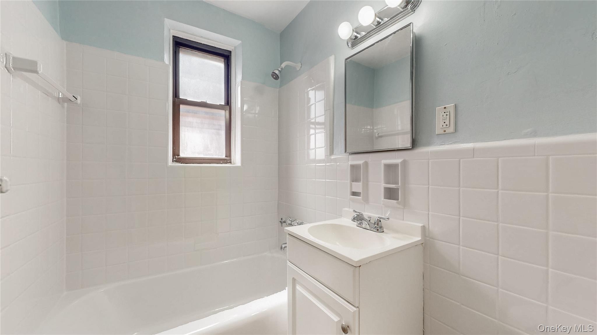 #5 photo, 65-35 108th Street, Forest Hills , NY 11375