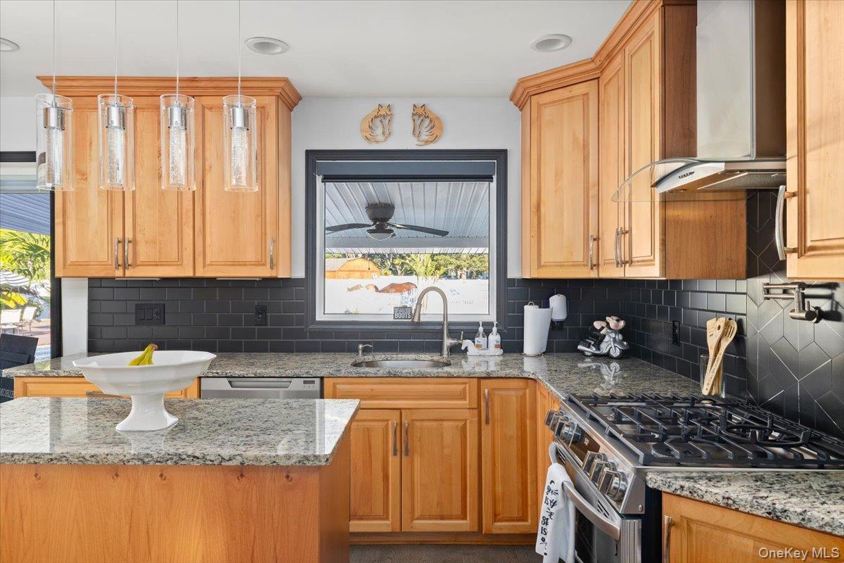 #10 photo, 895 Sycamore Avenue, Bohemia , NY 11716