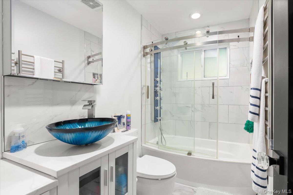 #13 photo, 895 Sycamore Avenue, Bohemia , NY 11716