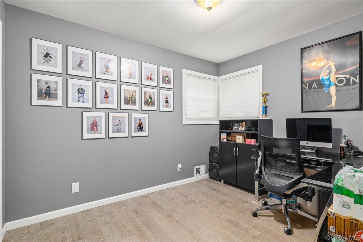 #15 photo, 895 Sycamore Avenue, Bohemia , NY 11716