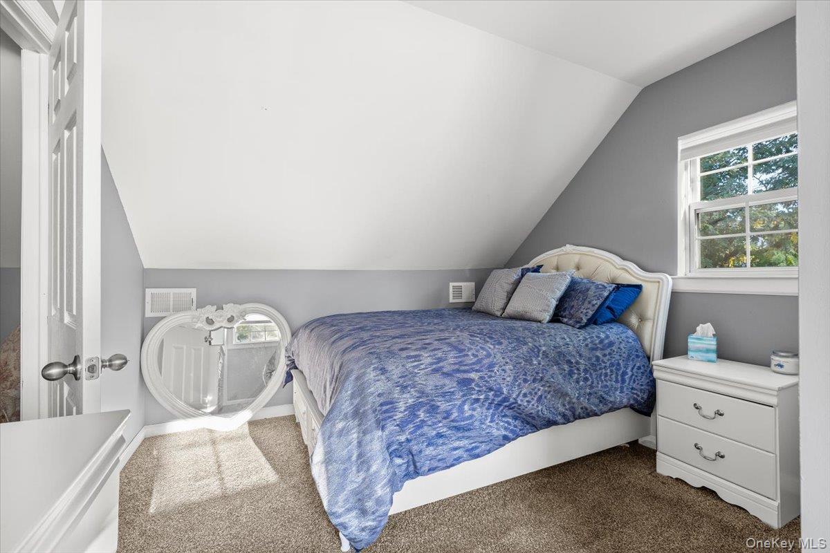 #19 photo, 895 Sycamore Avenue, Bohemia , NY 11716