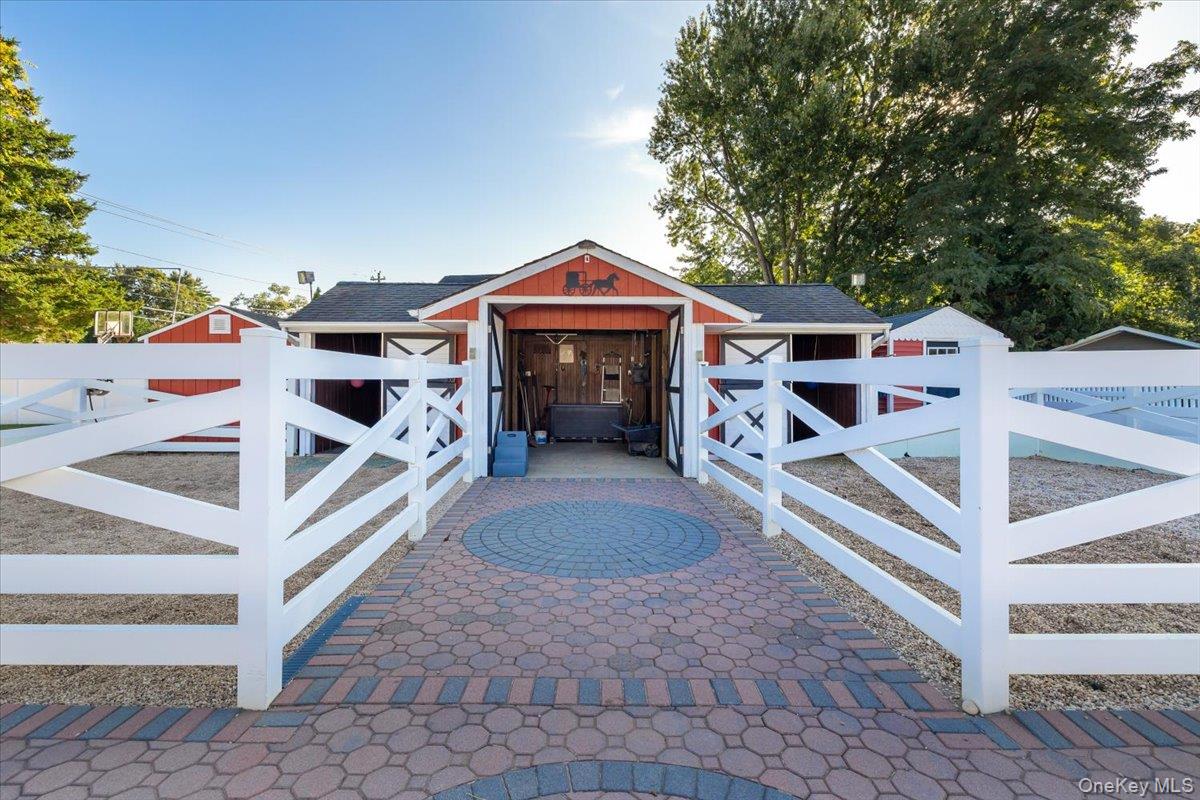 #5 photo, 895 Sycamore Avenue, Bohemia , NY 11716