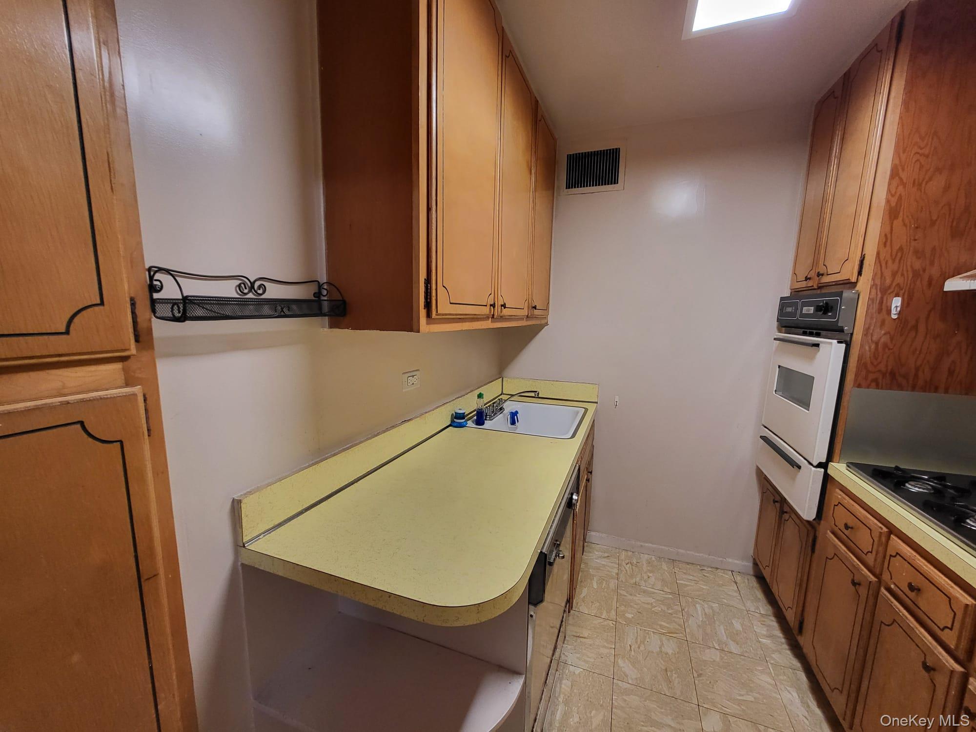 #11 photo, 10210 66th Road, クイーンズ区 Forest Hills , NY 11375