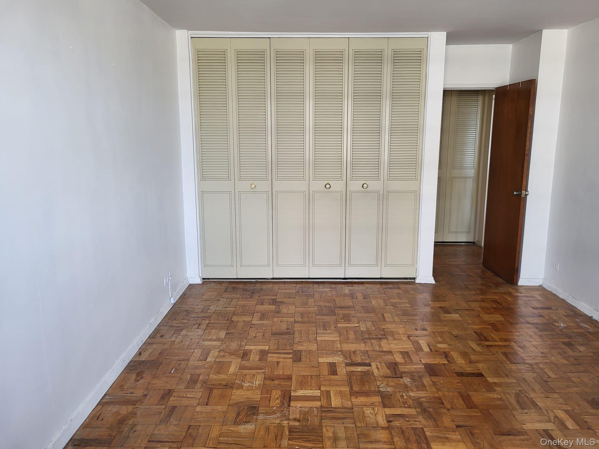 #9 photo, 10210 66th Road, クイーンズ区 Forest Hills , NY 11375