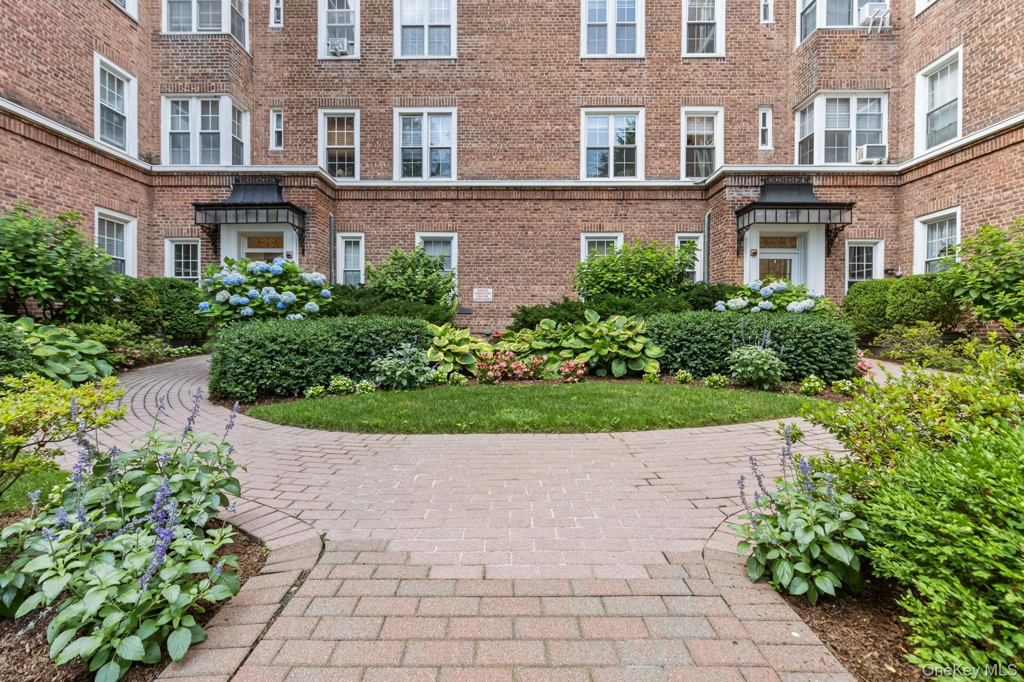 #2 photo, 1 Midland Gardens, ブロンクス区 Bronxville , NY 10708
