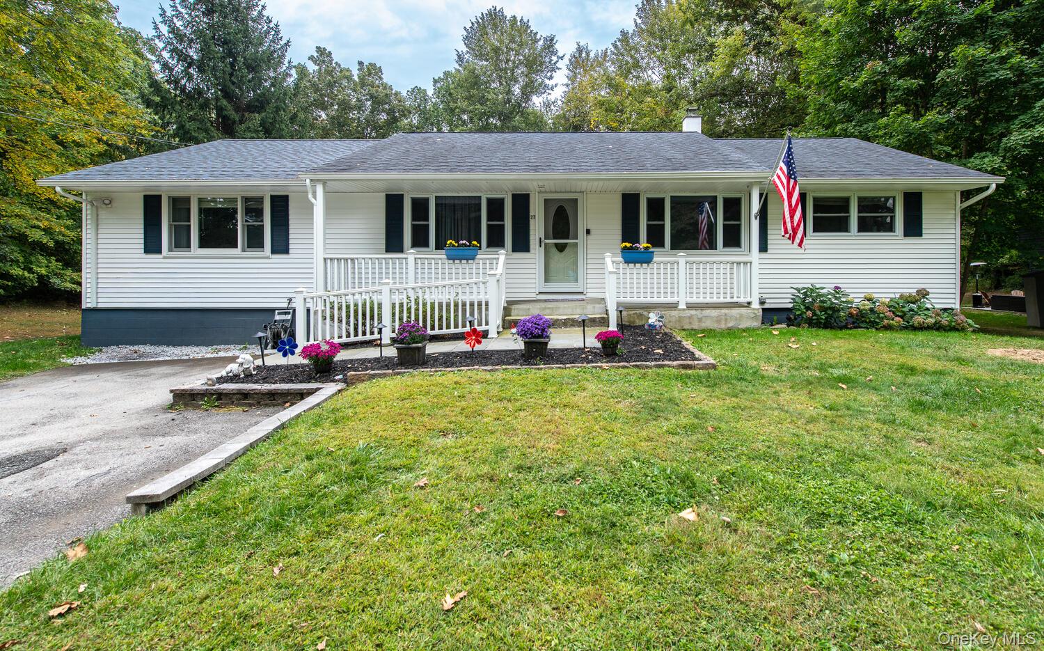 #1 photo, 27 Greentree Drive, Hyde Park , NY 12538