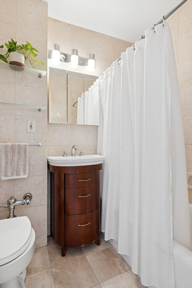 #7 photo, 305 W 86TH Street, Upper West Side , NY 10024