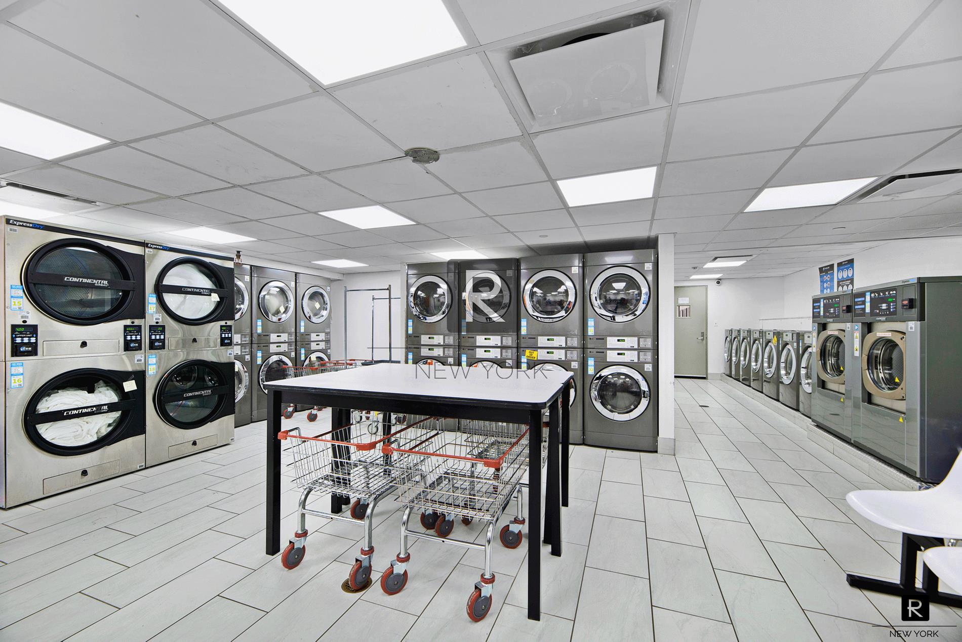 #13 photo, 150 W 51st Street, マンハッタン Midtown West , NY 10019