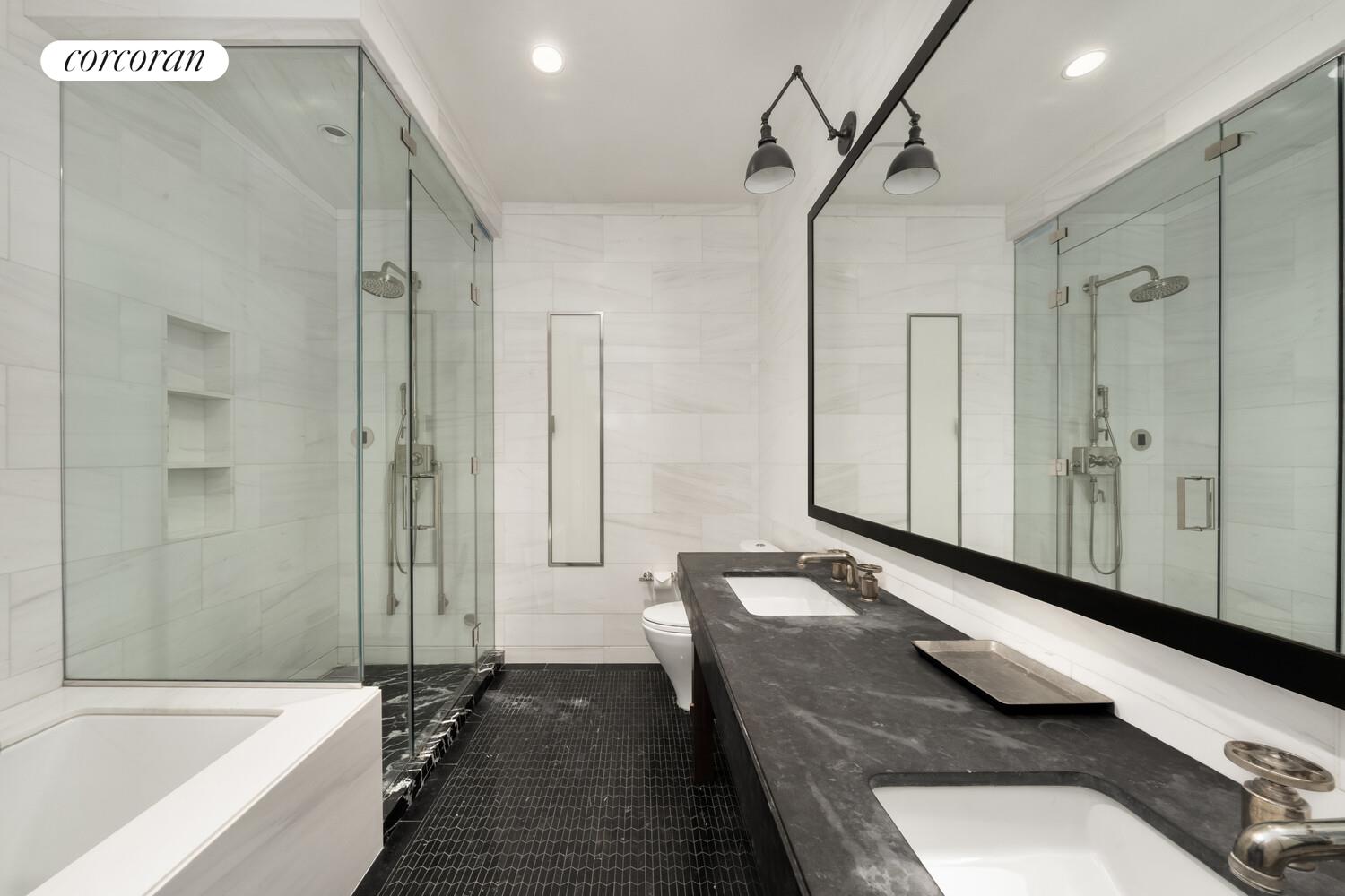 #13 photo, 425 W 50TH Street, マンハッタン Hells Kitchen , NY 10019