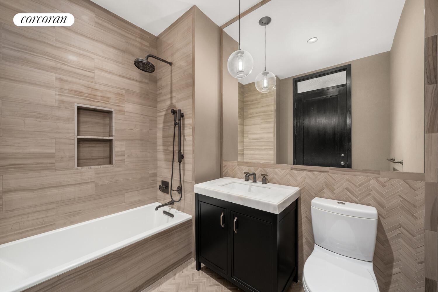 #14 photo, 425 W 50TH Street, マンハッタン Hells Kitchen , NY 10019