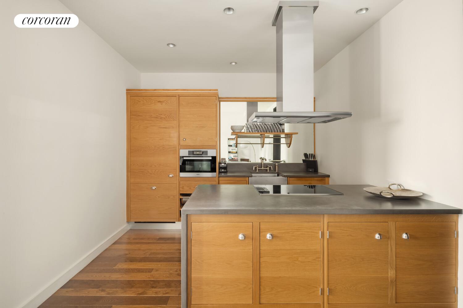 #9 photo, 425 W 50TH Street, マンハッタン Hells Kitchen , NY 10019