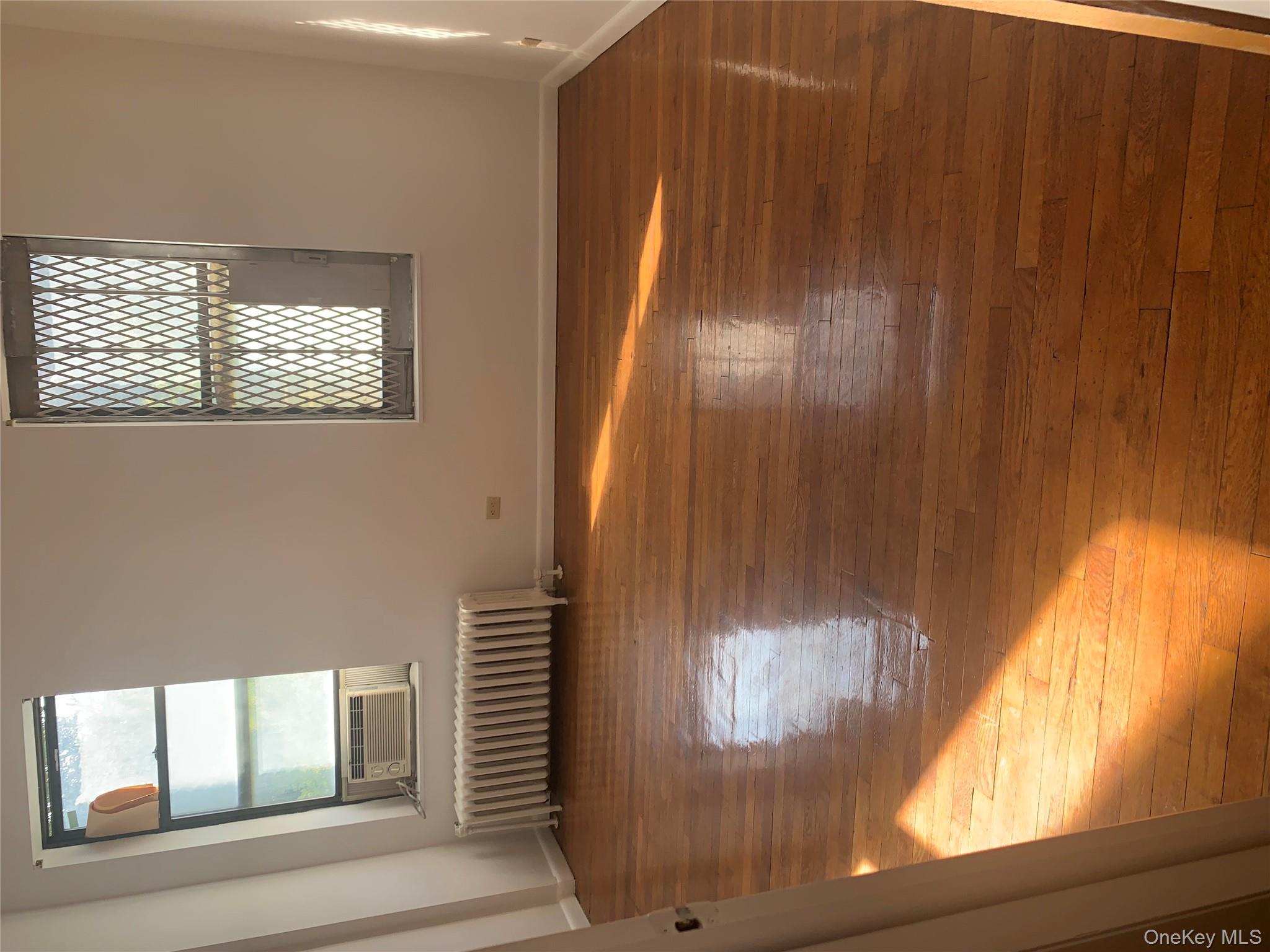 #3 photo, 3975 56th Street, クイーンズ区 Woodside , NY 11377