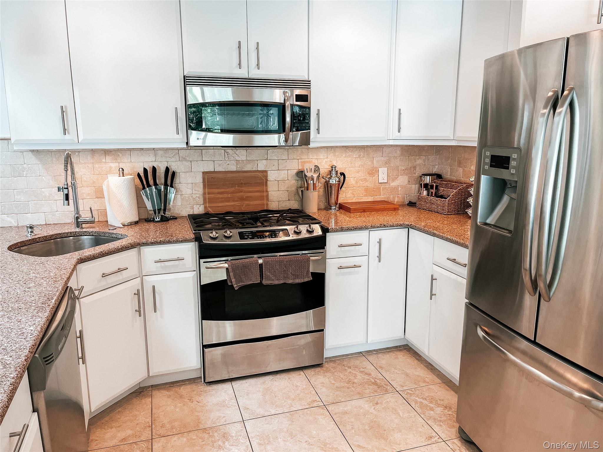 #14 photo, 220 Pleasure Drive, サフォーク郡 Riverhead , NY 11901