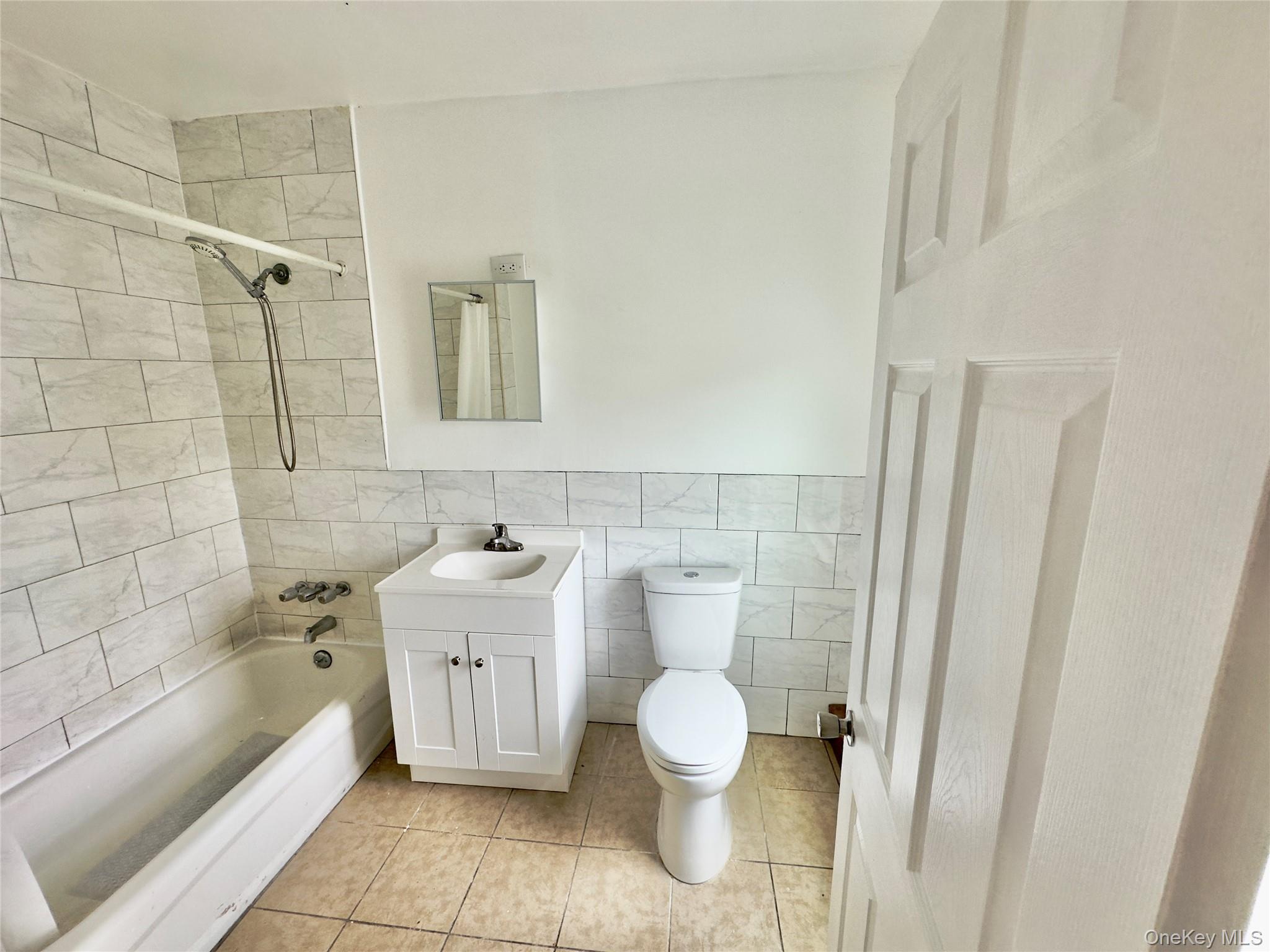 #11 photo, 104 Henry Street, ナッソー郡 Inwood , NY 11096