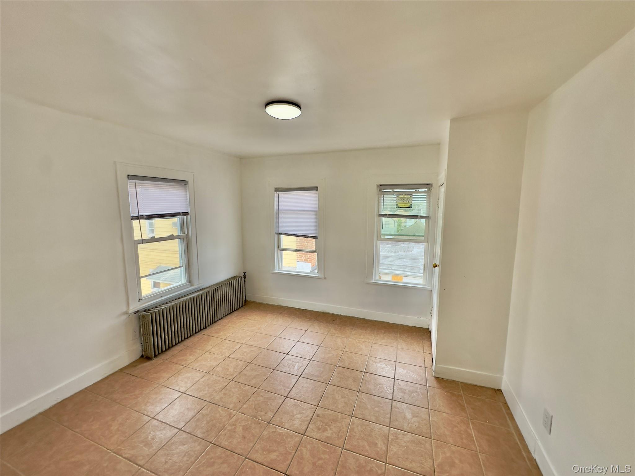 #8 photo, 104 Henry Street, ナッソー郡 Inwood , NY 11096