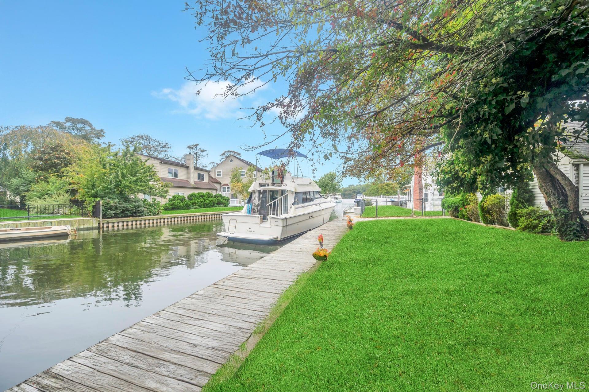 #12 photo, 190 Connetquot Drive, Oakdale , NY 11769