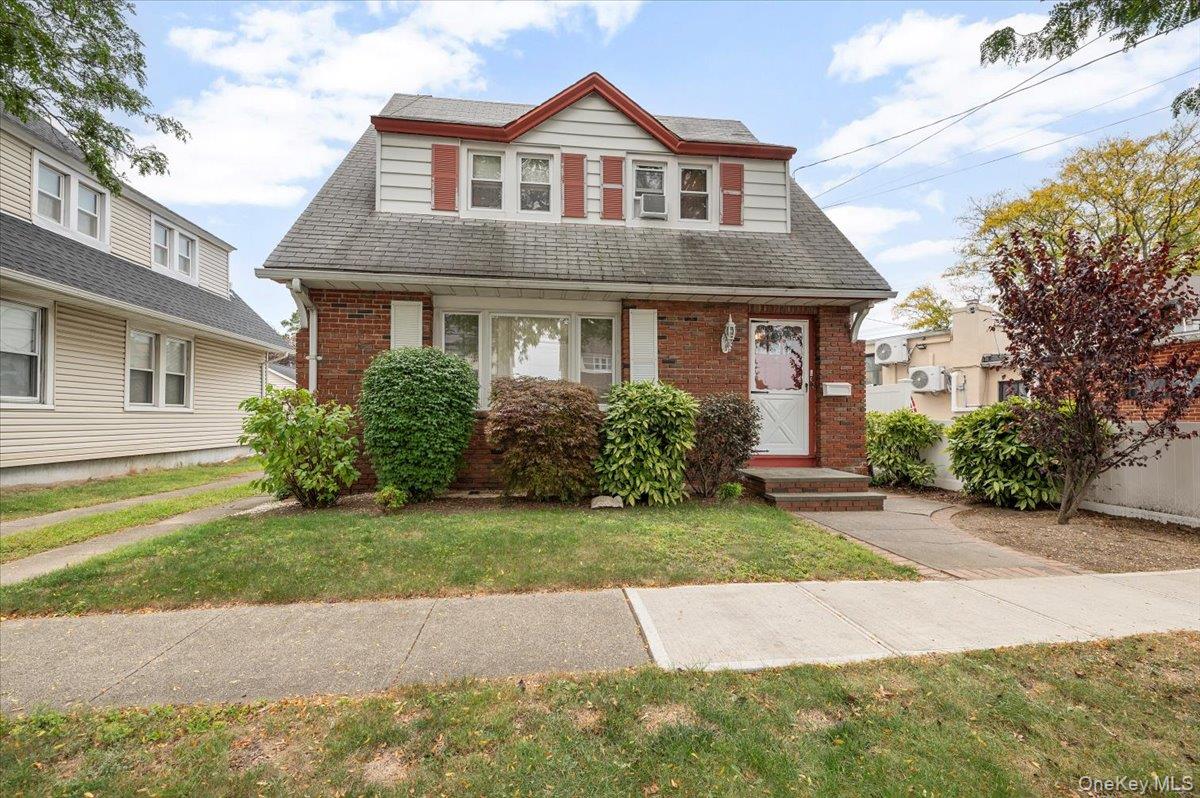 #1 photo, 11 Park Avenue, नासाउ काउंटी Williston Park , NY 11596