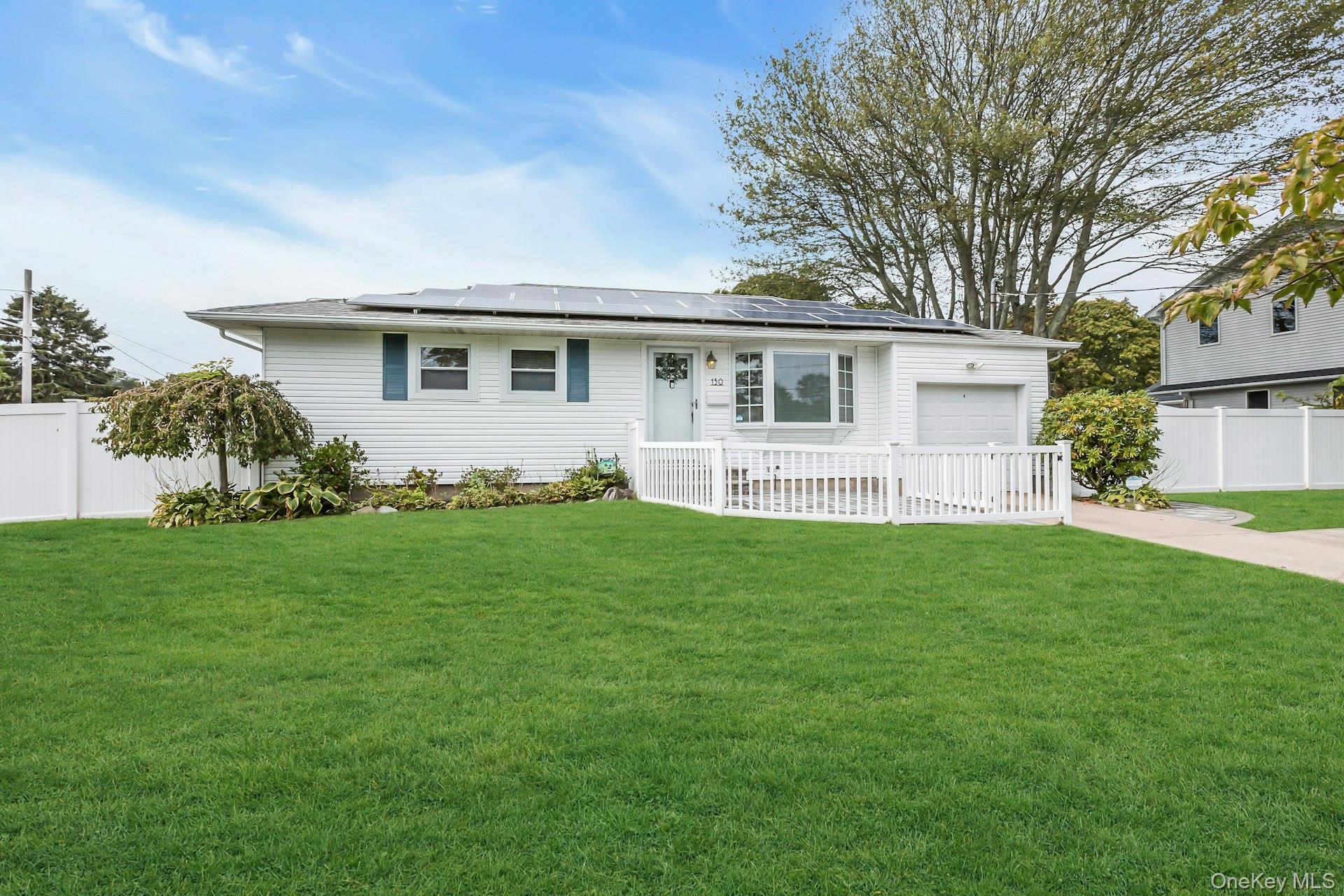 #1 photo, 130 Matthews Road, 东长岛 Oakdale , NY 11769