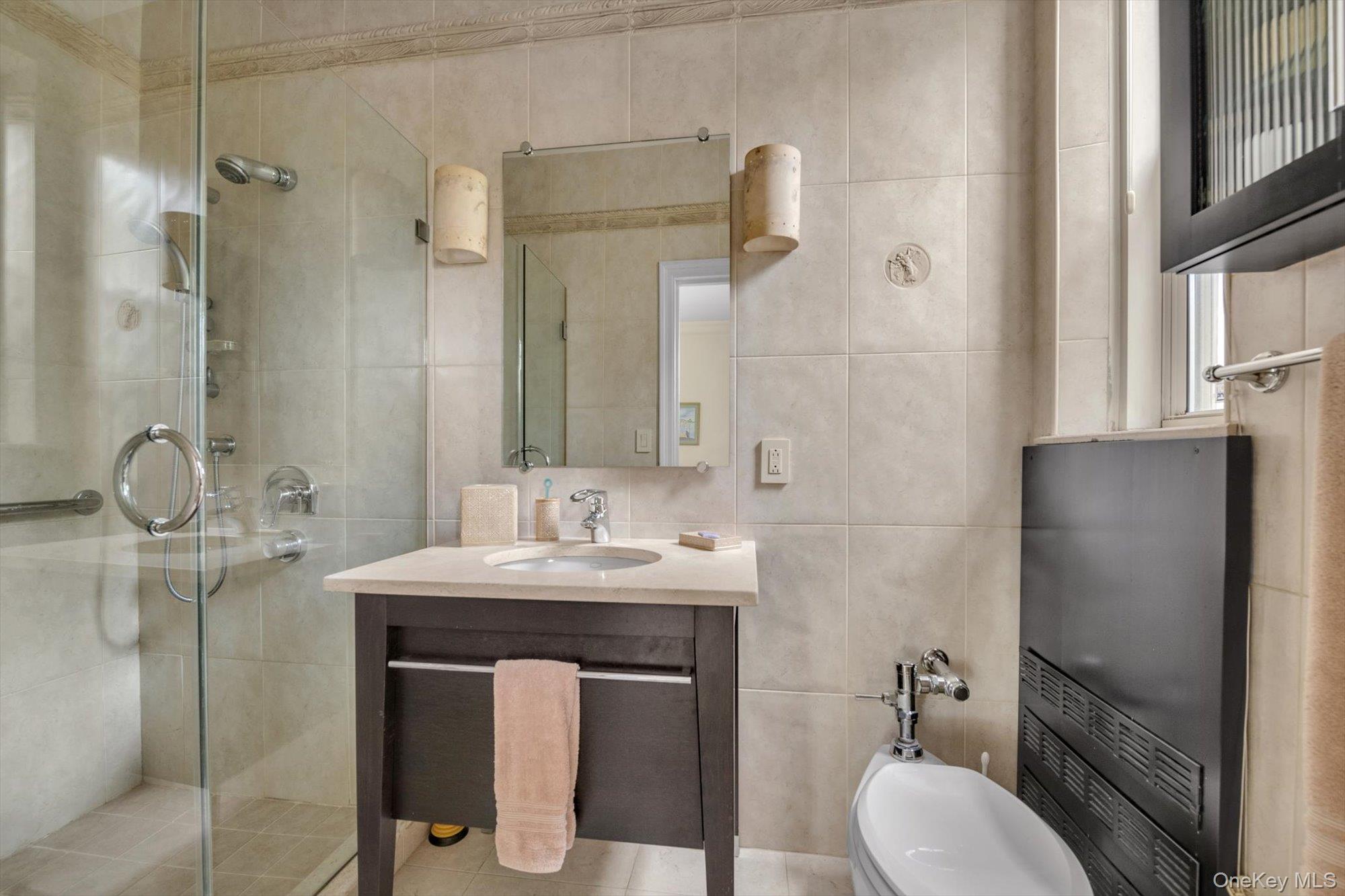 #14 photo, 68-10 108 Street, クイーンズ区 Forest Hills , NY 11375