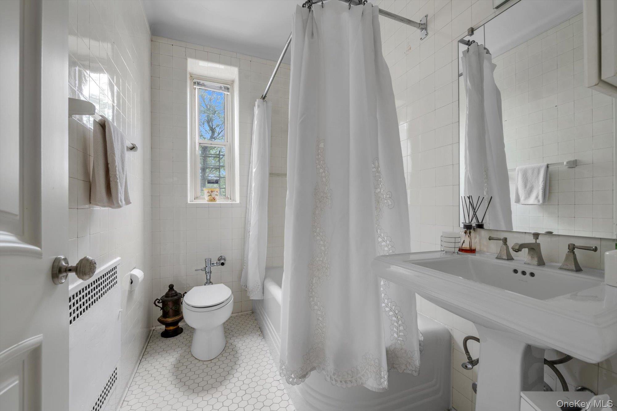 #16 photo, 68-10 108 Street, クイーンズ区 Forest Hills , NY 11375