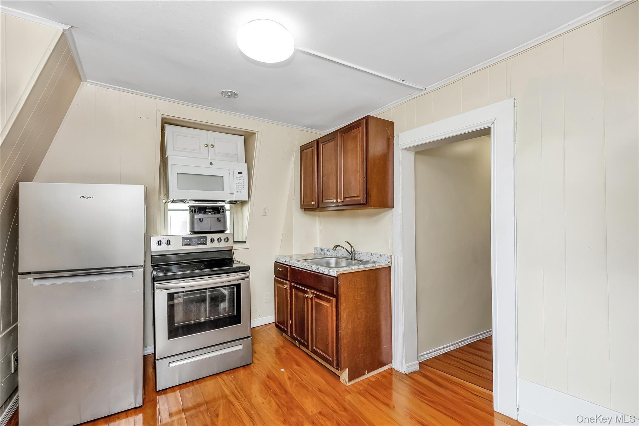 #15 photo, 49-12 69th Street, クイーンズ区 Woodside , NY 11377