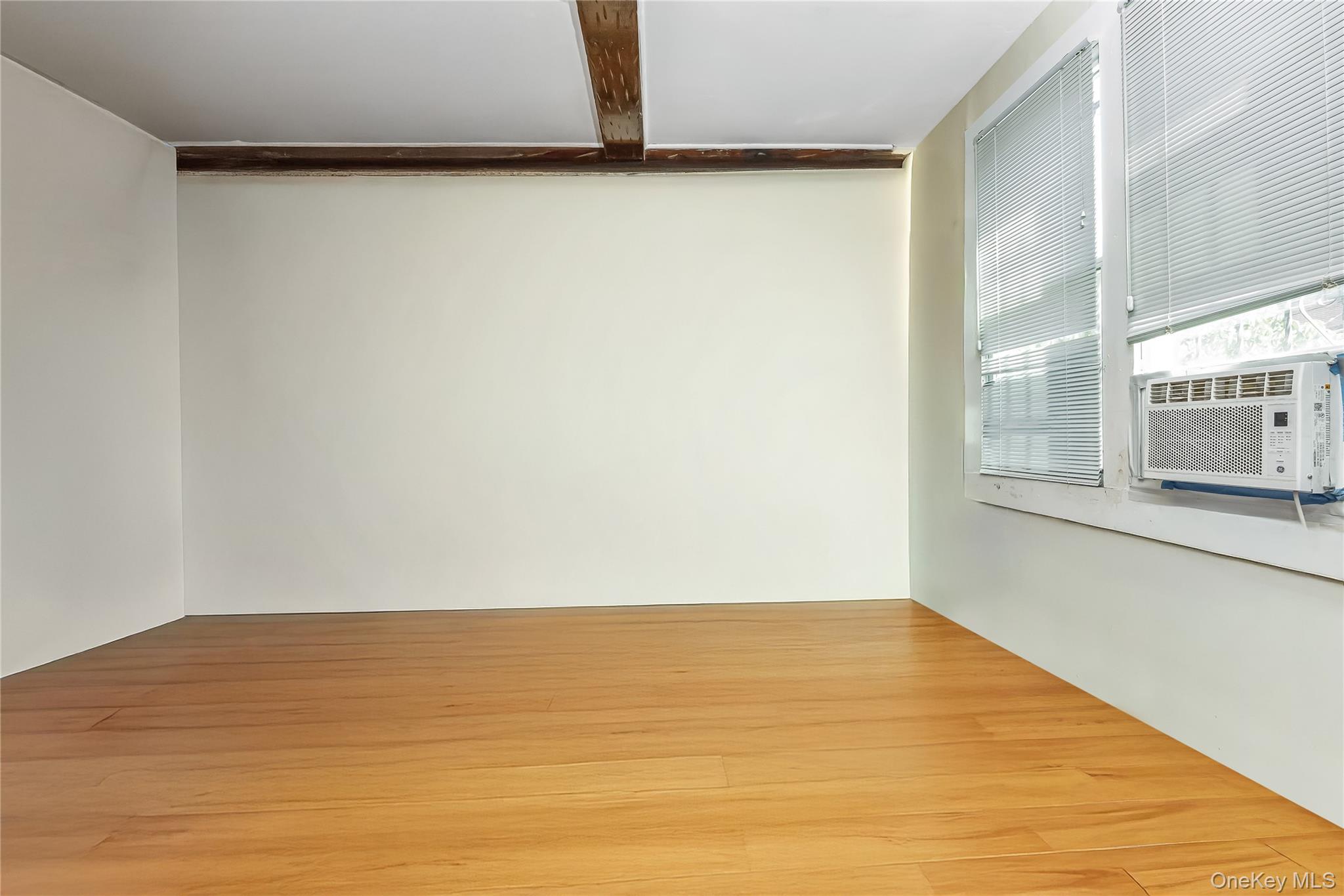 #6 photo, 49-12 69th Street, クイーンズ区 Woodside , NY 11377