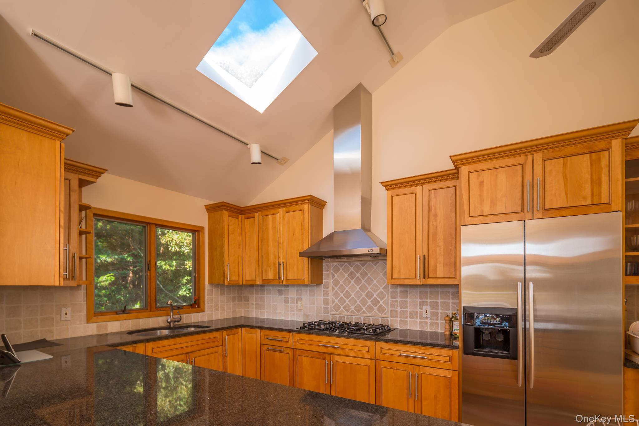 #12 photo, 41 Squaw Road, सफ़ोक काउंटी Springs , NY 11937