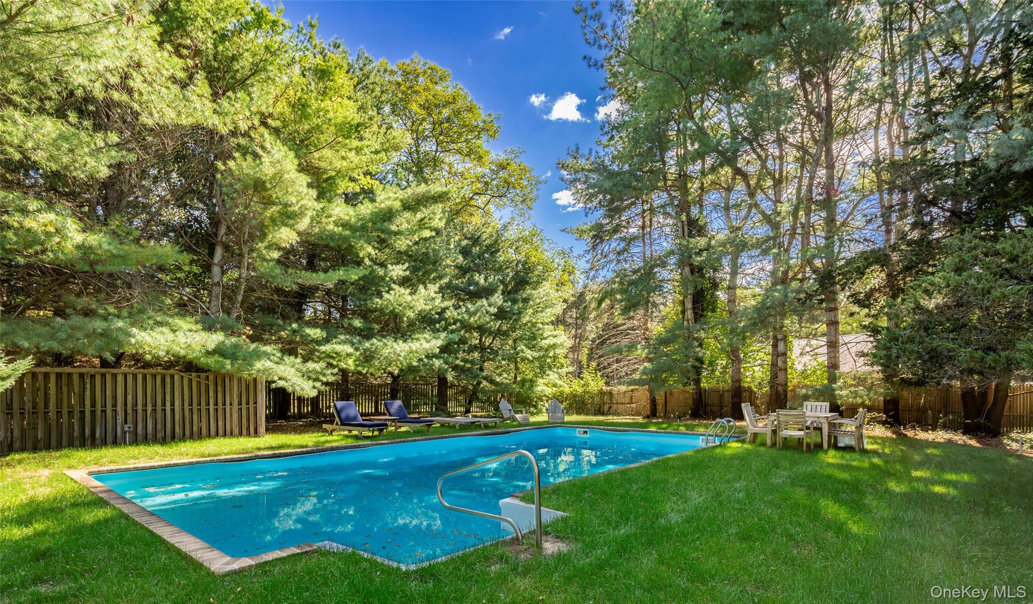 #2 photo, 41 Squaw Road, सफ़ोक काउंटी Springs , NY 11937