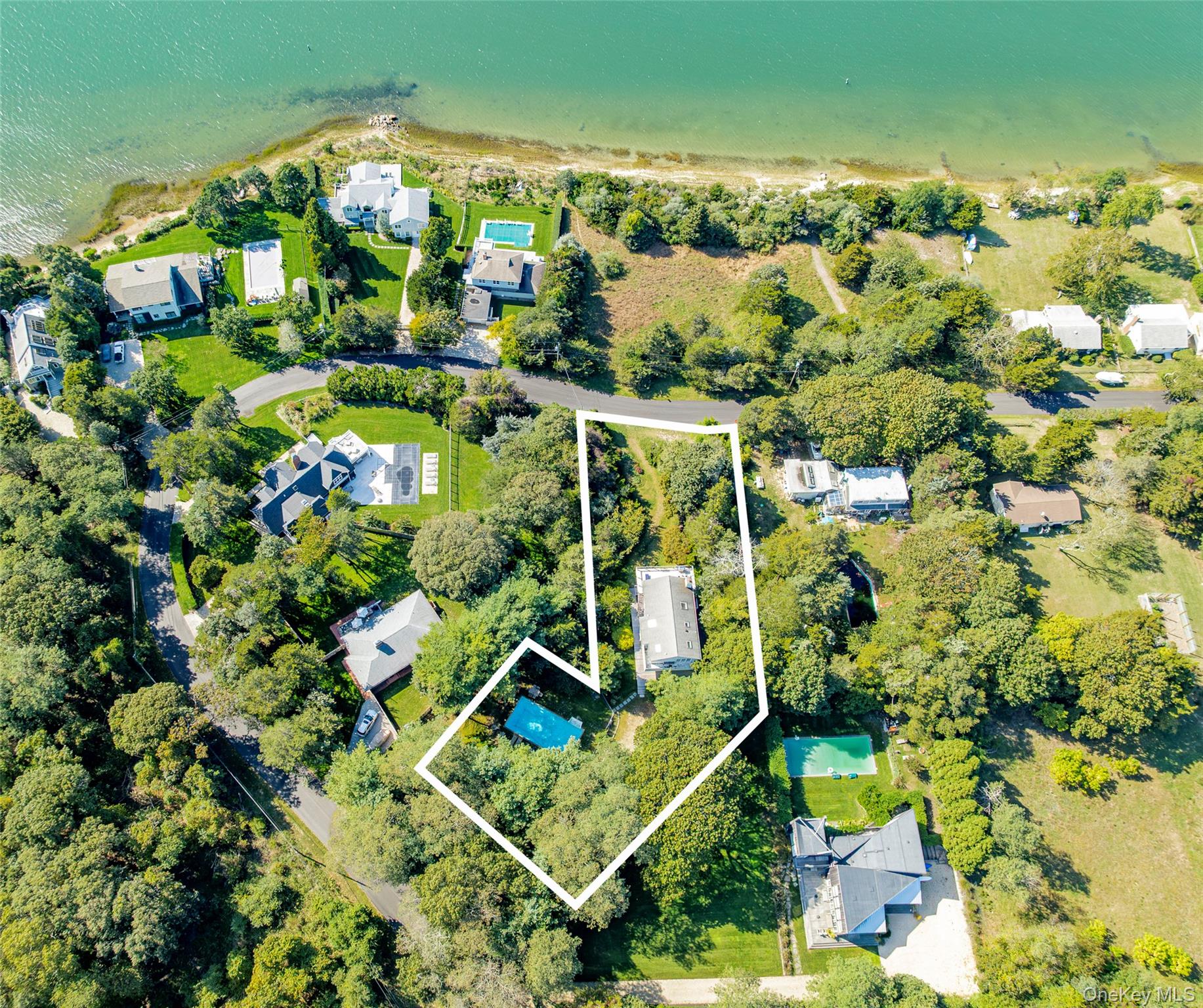 #20 photo, 41 Squaw Road, सफ़ोक काउंटी Springs , NY 11937