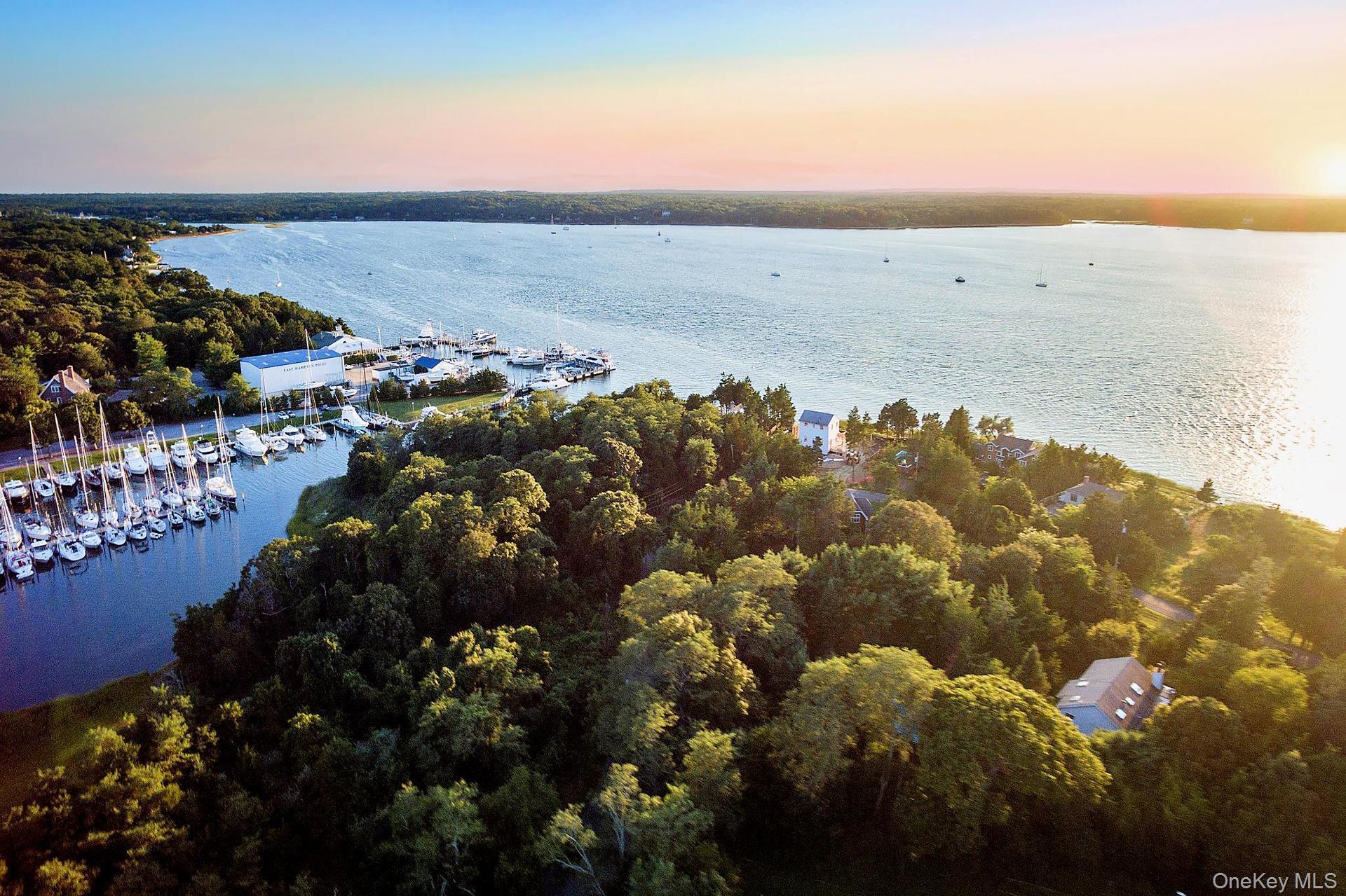 #9 photo, 41 Squaw Road, सफ़ोक काउंटी Springs , NY 11937