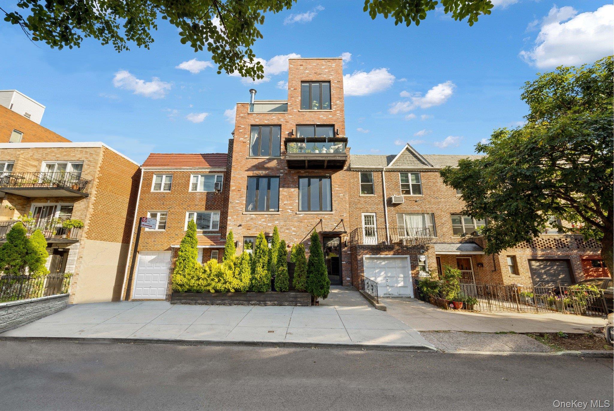 #16 photo, 2633 28th Street, クイーンズ区 Astoria , NY 11102