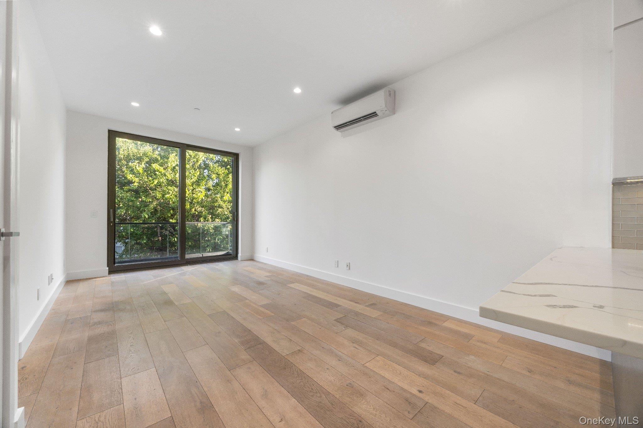 #5 photo, 2633 28th Street, クイーンズ区 Astoria , NY 11102