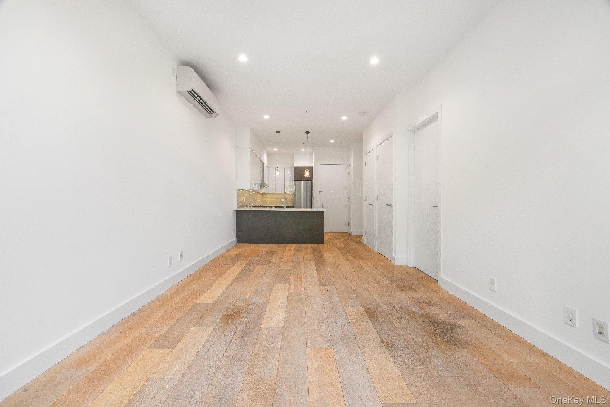 #9 photo, 2633 28th Street, クイーンズ区 Astoria , NY 11102