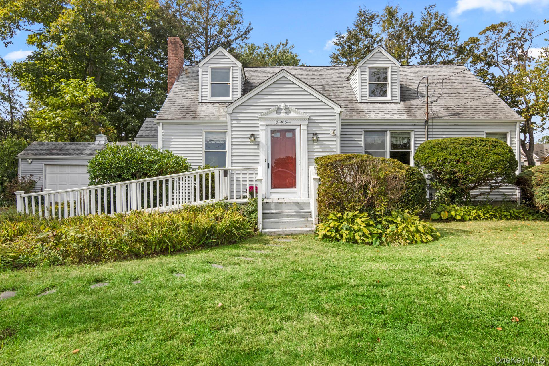 #1 photo, 41 Brush Lane, سوفولك Greenlawn , NY 11740