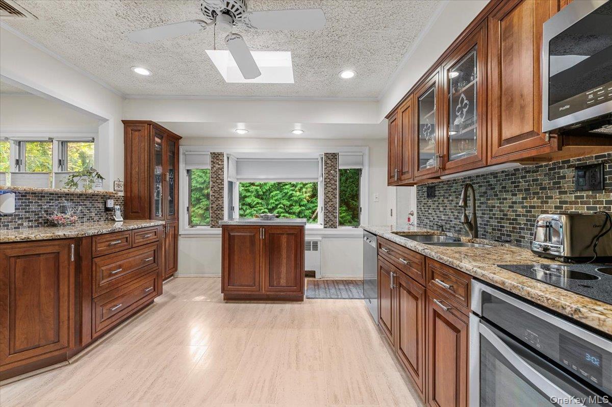 #10 photo, 2 Doone Drive, Syosset , NY 11791