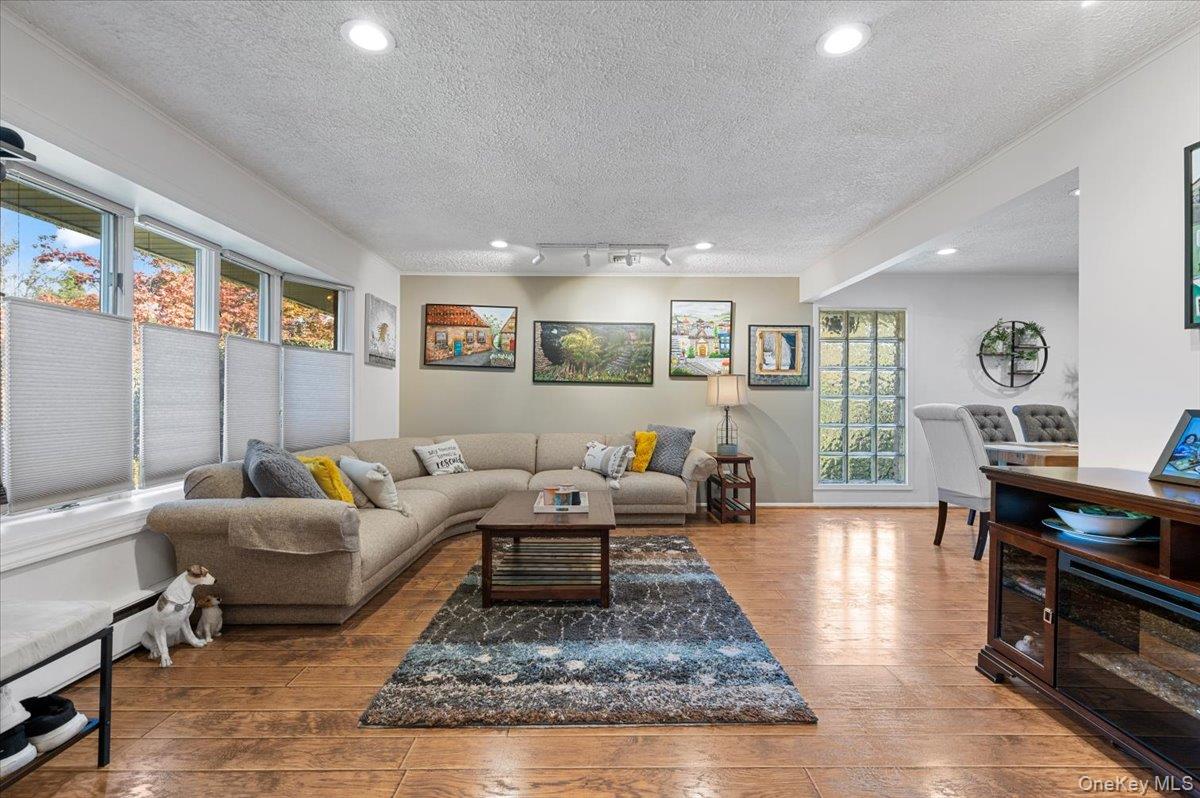 #4 photo, 2 Doone Drive, Syosset , NY 11791