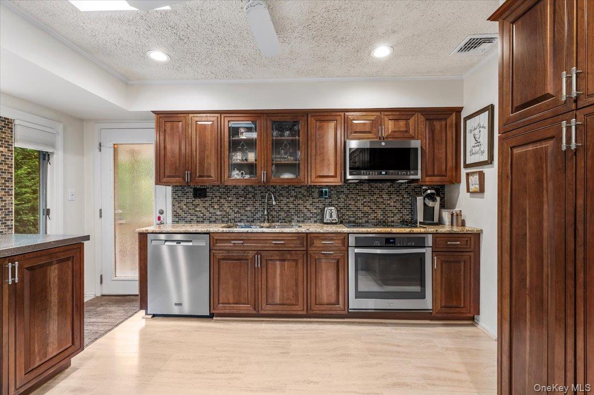 #9 photo, 2 Doone Drive, Syosset , NY 11791