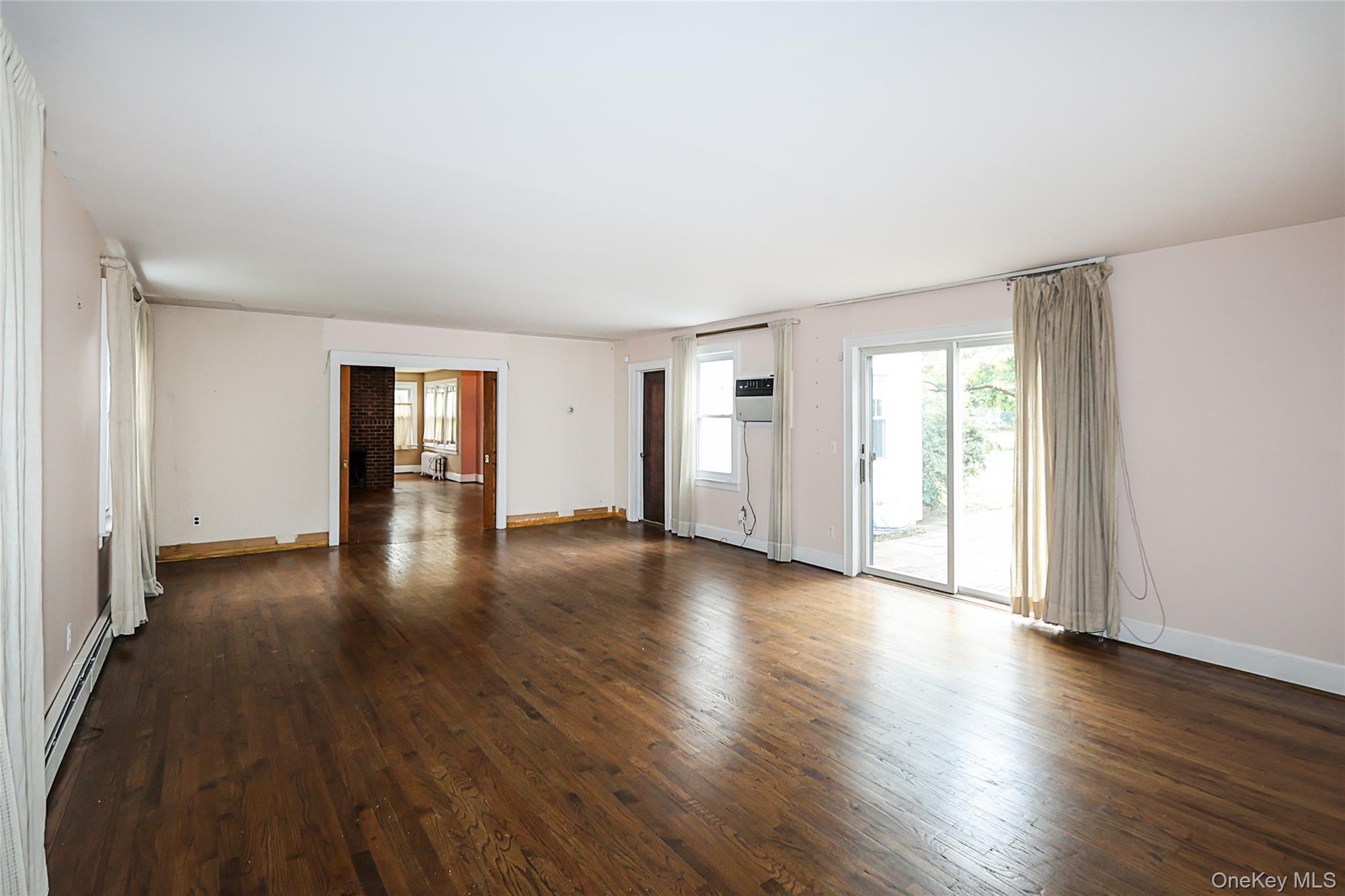 #15 photo, 52-50 Little Neck Parkway, Little Neck , NY 11362