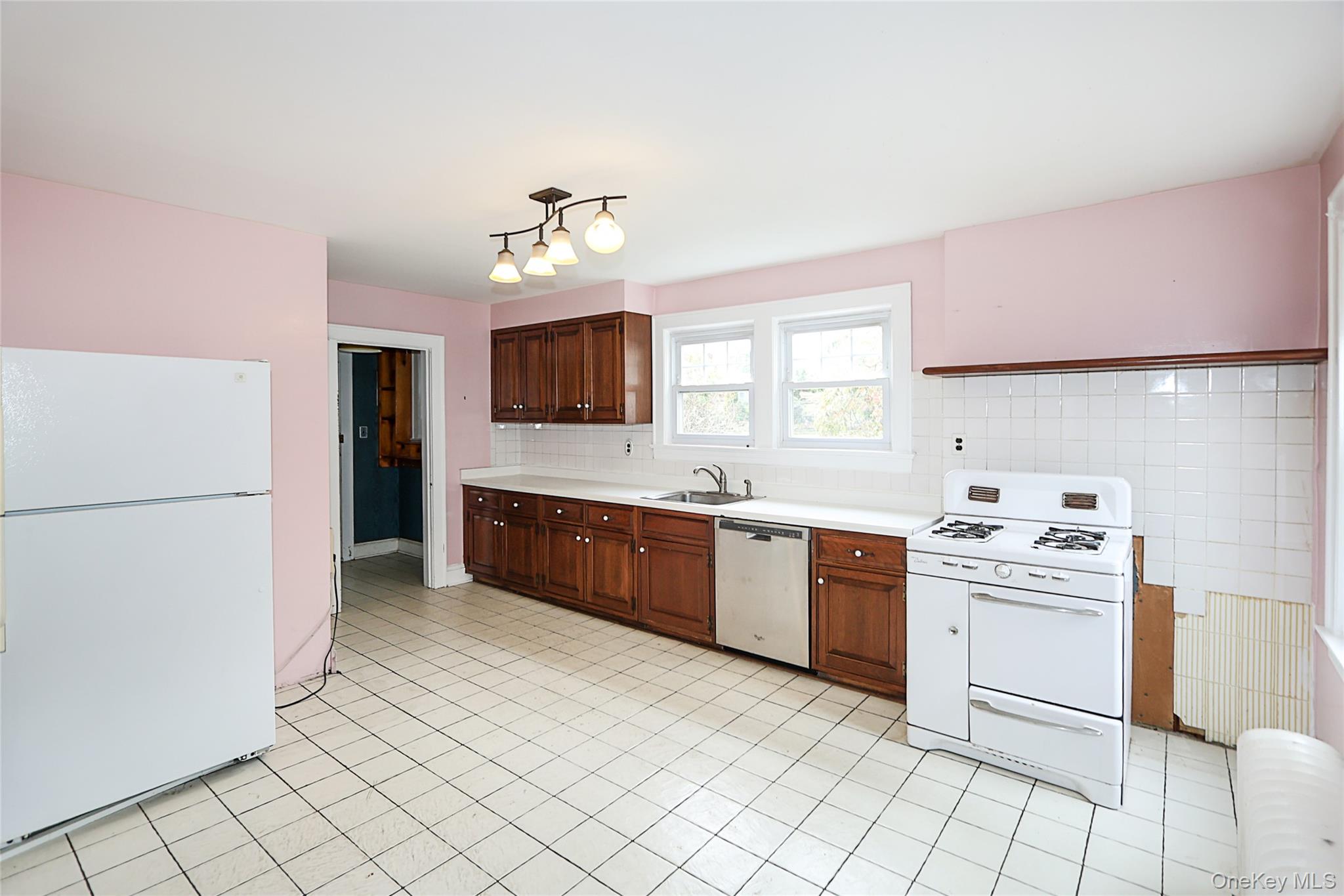 #17 photo, 52-50 Little Neck Parkway, Little Neck , NY 11362