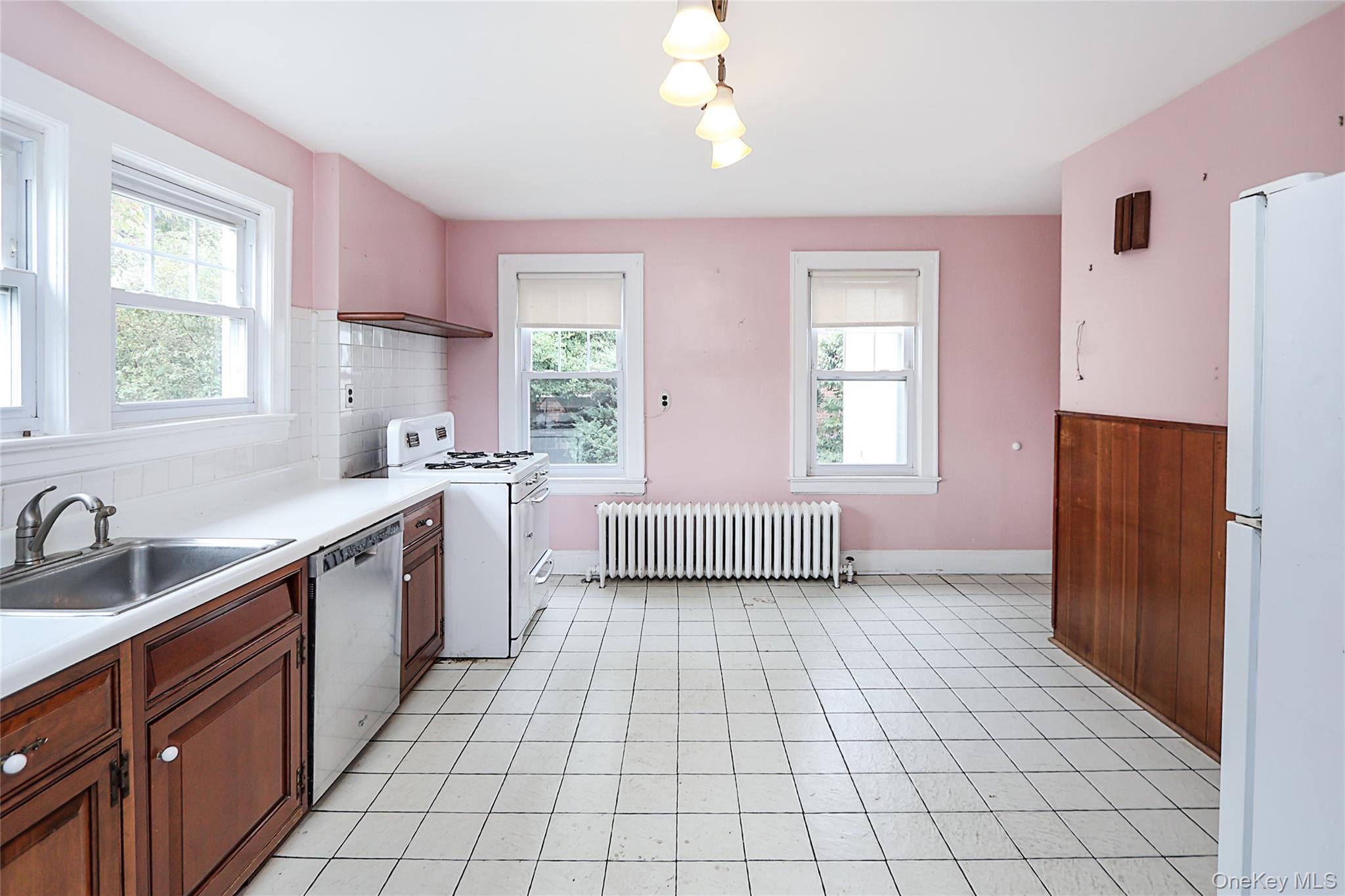 #20 photo, 52-50 Little Neck Parkway, Little Neck , NY 11362