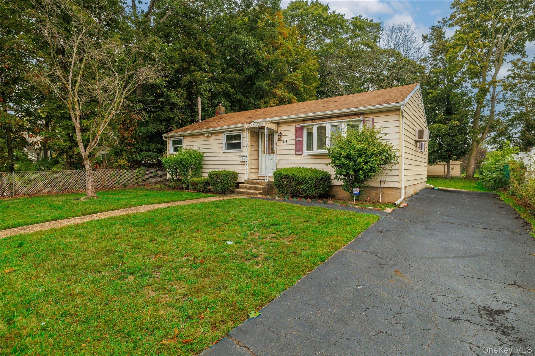 #2 photo, 118 Coolidge Avenue, Amityville , NY 11701