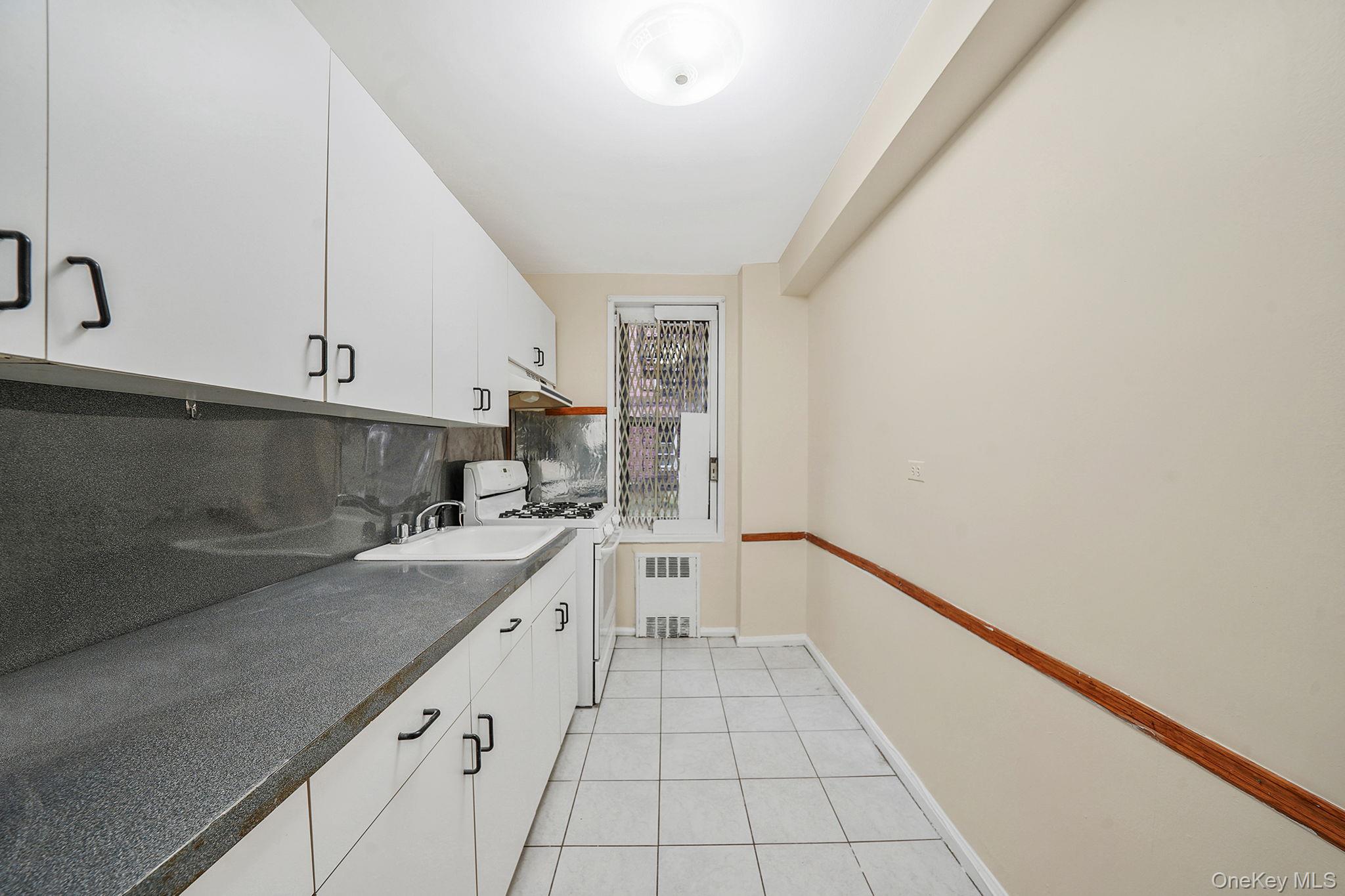 #15 photo, 35-40 75th Street, クイーンズ区 Jackson Heights , NY 11372