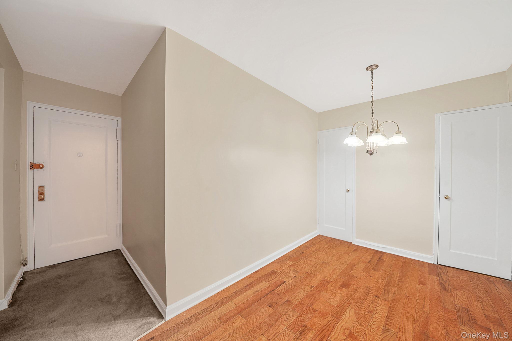 #9 photo, 35-40 75th Street, クイーンズ区 Jackson Heights , NY 11372