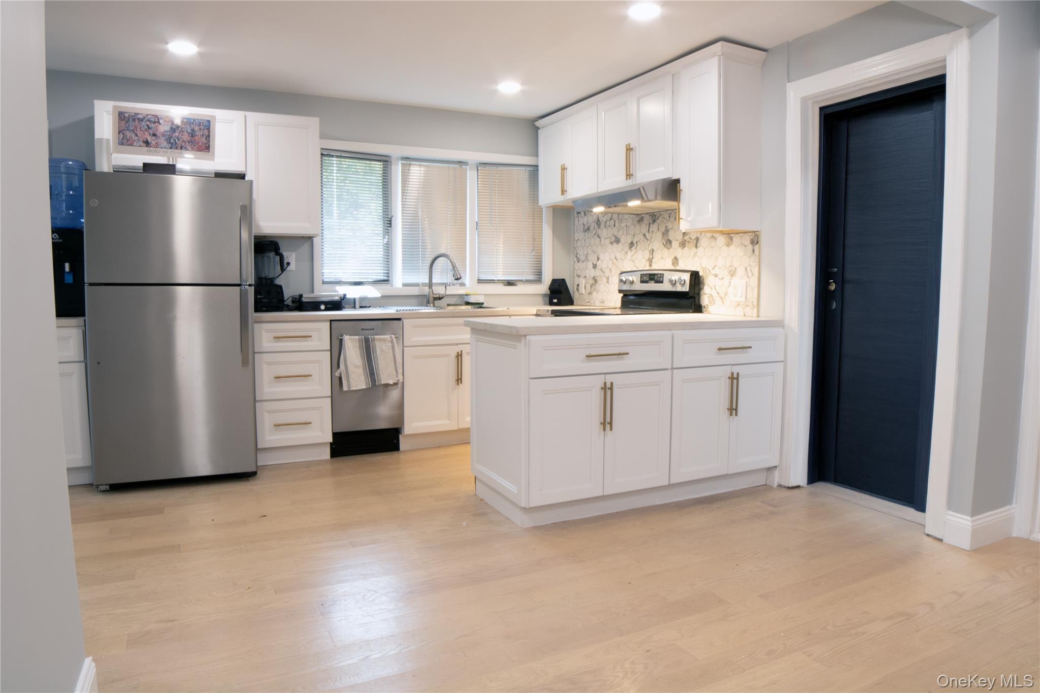 #1 photo, 617 SMITHTOWN Avenue, サフォーク郡 Bohemia , NY 11716