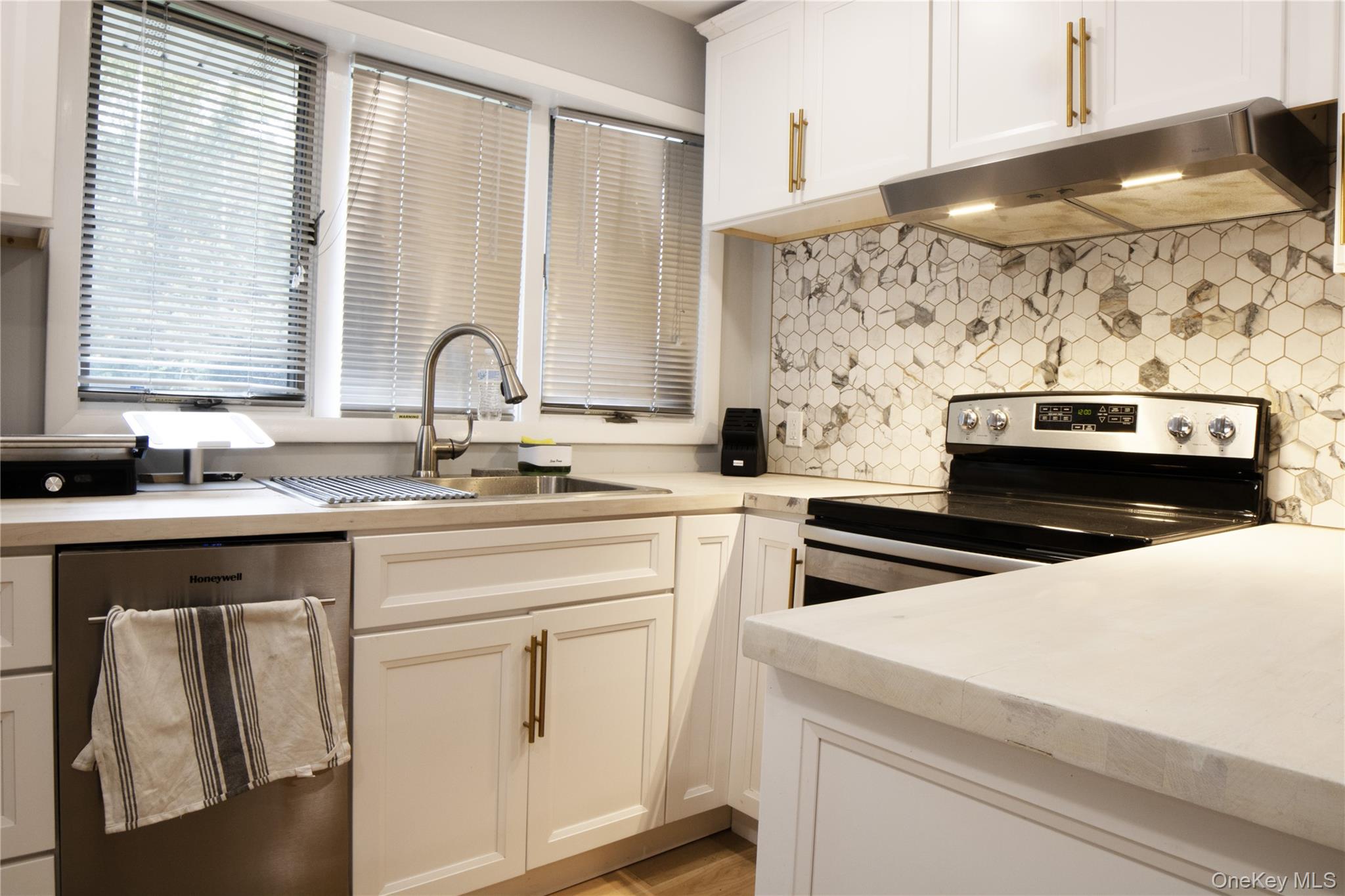 #3 photo, 617 SMITHTOWN Avenue, サフォーク郡 Bohemia , NY 11716