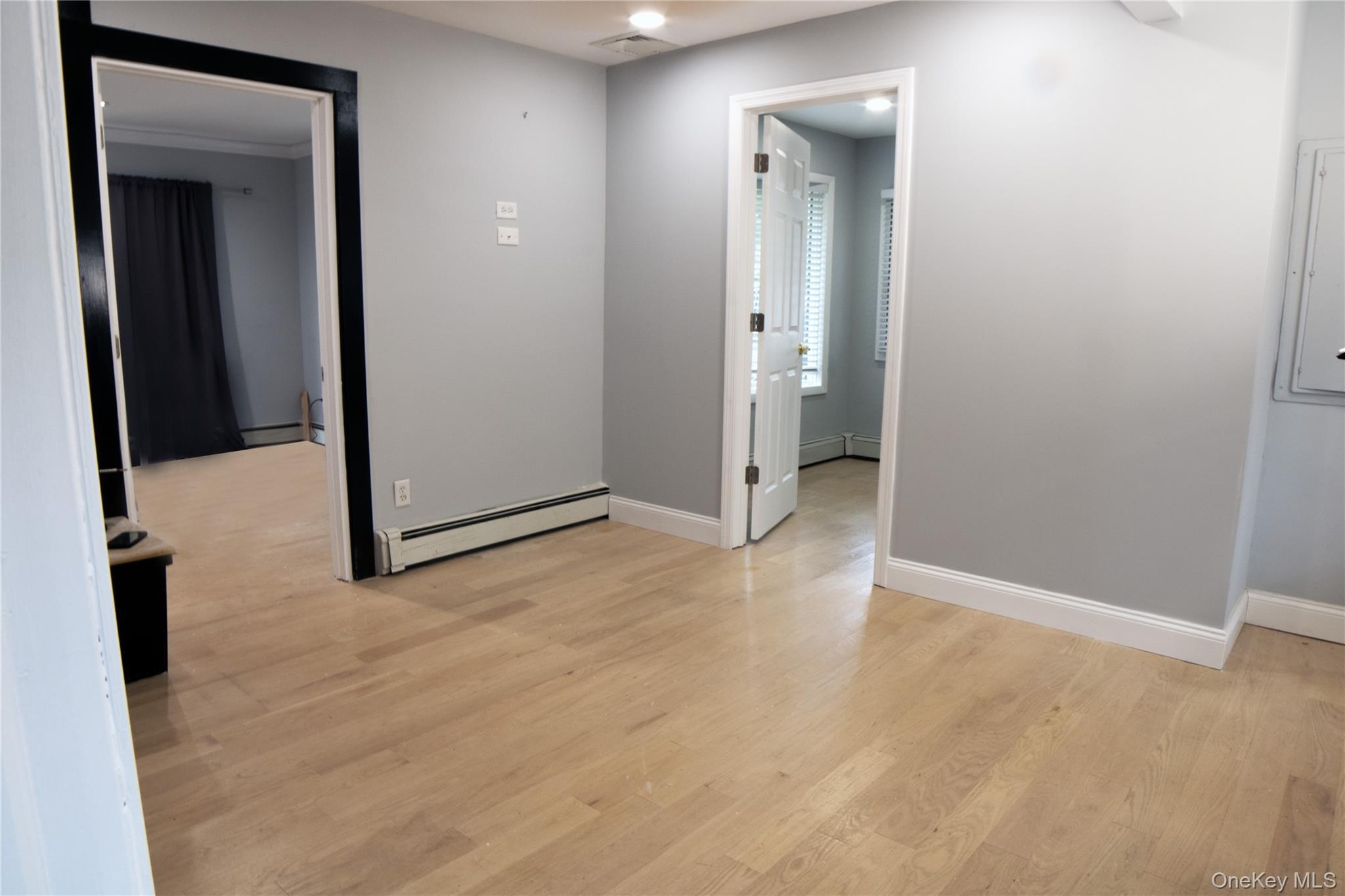 #4 photo, 617 SMITHTOWN Avenue, サフォーク郡 Bohemia , NY 11716